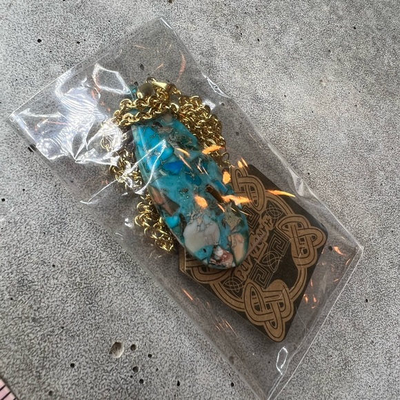 Natural stone necklace on gold tone chain - Picture 12 of 13